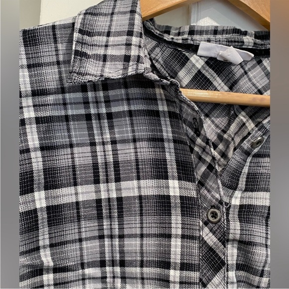 Westport Women's Button Down Shirt - Picture 3 of 11